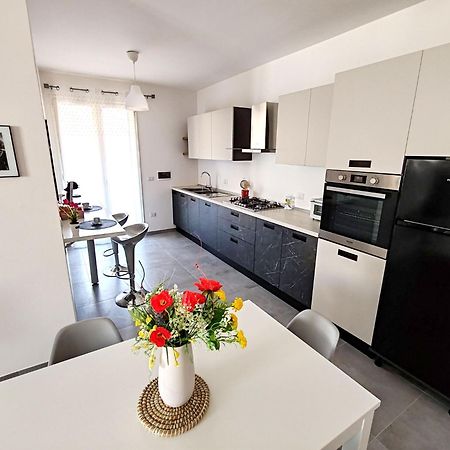 La Dama Di Loto Appartement Lecce Buitenkant foto